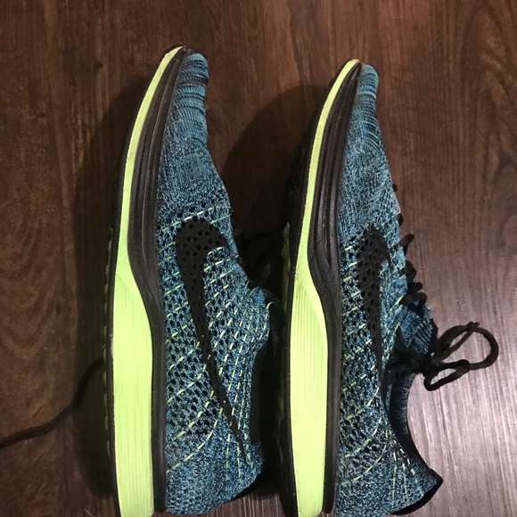 Nike Flyknit Racers - Picture 4 of 5